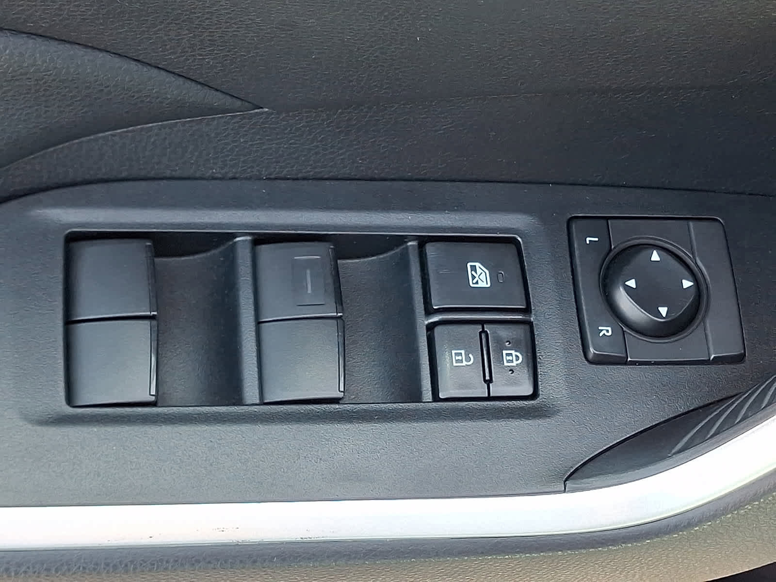 Certified 2021 Toyota RAV4 XLE w/ Convenience Package AWD/4WD image 28