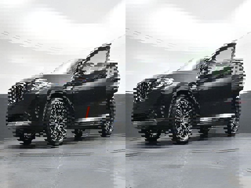 Used 2025 BMW X4 xDrive30i w/ Premium Package image 39