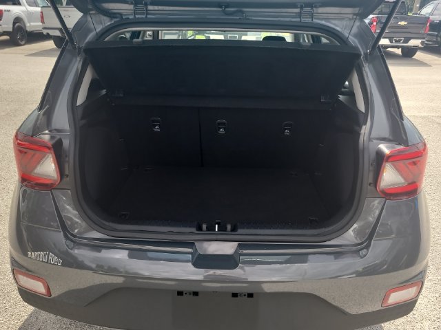 Used 2025 Hyundai Venue SEL FWD image 9