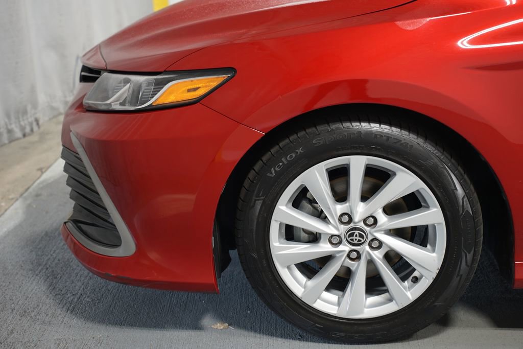 Used 2023 Toyota Camry LE image 5
