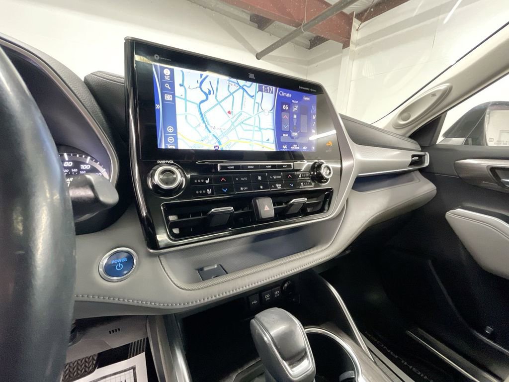 Used 2020 Toyota Highlander Platinum image 18