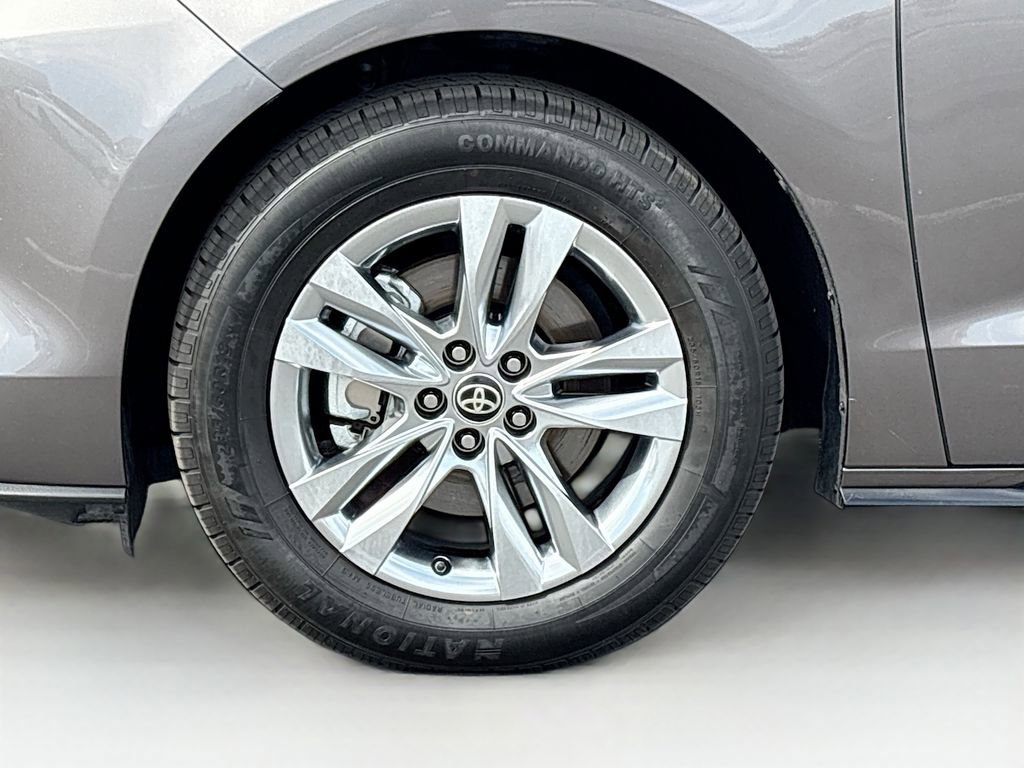 Certified 2024 Toyota Sienna Limited AWD/4WD image 29