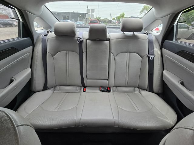 Used 2015 Hyundai Sonata Limited w/ Option Group 05 FWD image 19