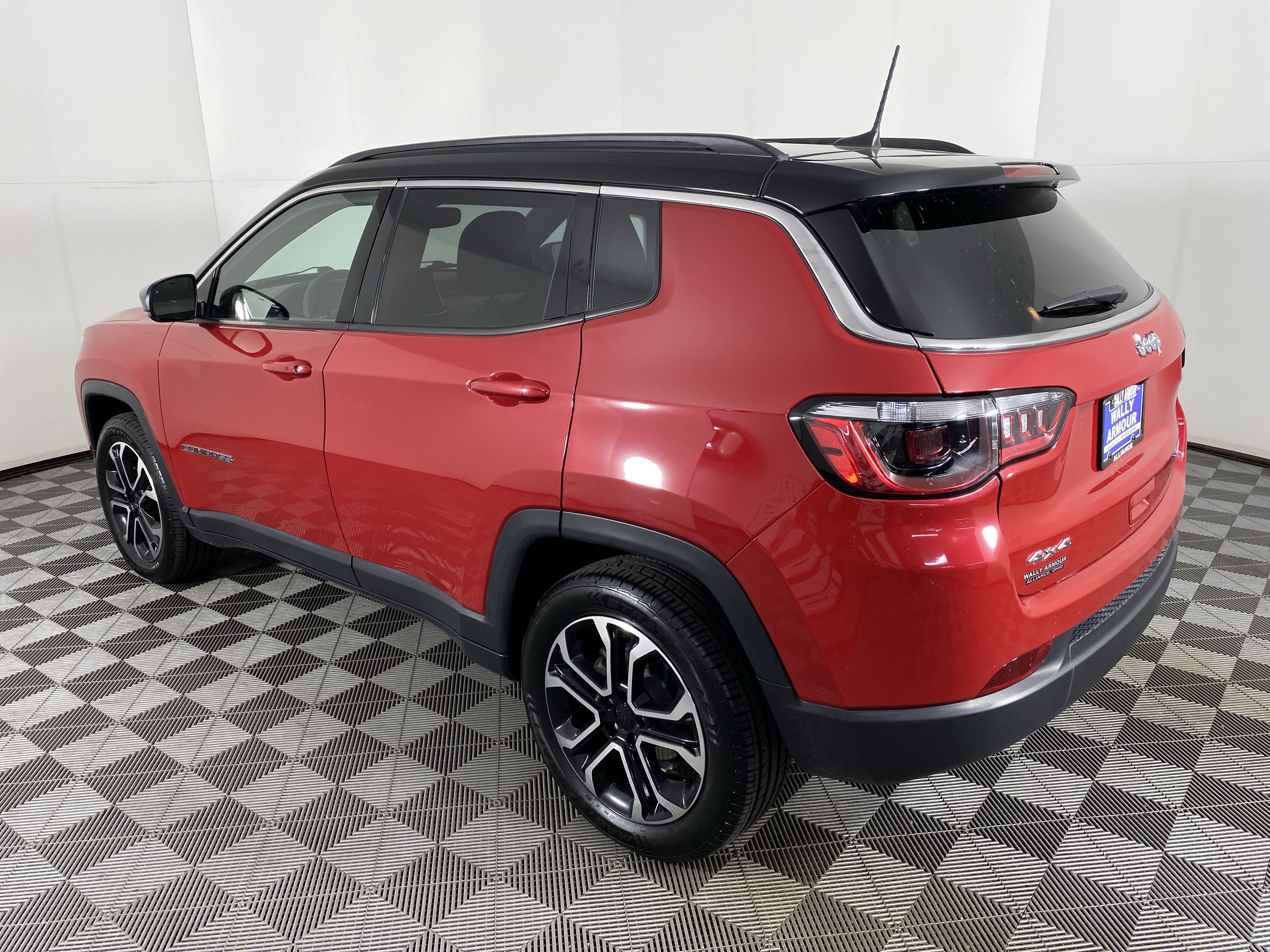 Used 2023 Jeep Compass Limited image 9