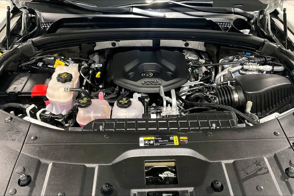 Used 2024 Jeep Grand Cherokee Overland w/ Luxury Tech Group IV image 12