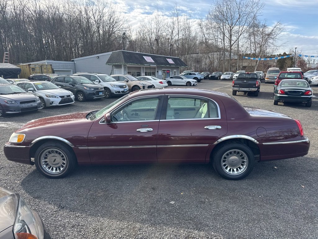 Used 2000 Lincoln Town Car Cartier image 18