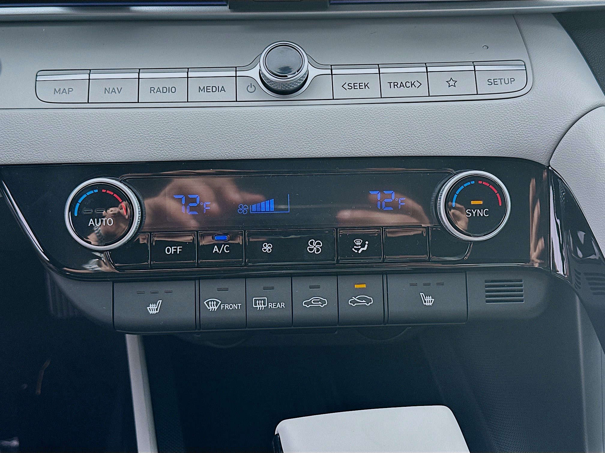 New 2025 Hyundai Elantra Limited w/ Cargo Package image 13