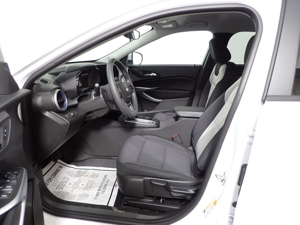 New 2026 Chevrolet Trax LS w/ LS Convenience Package FWD image 20