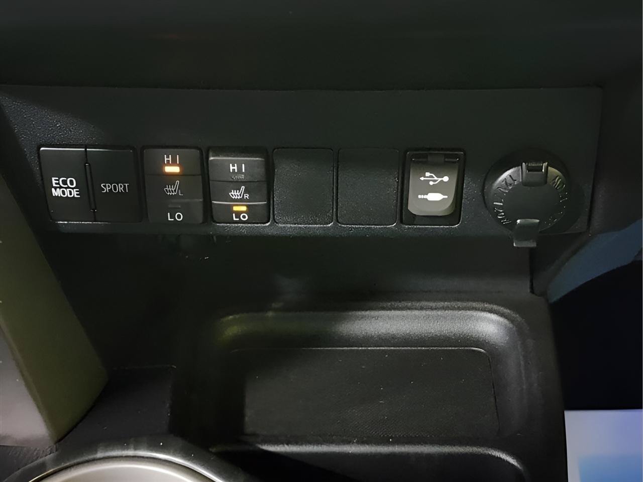 Used 2017 Toyota RAV4 Platinum w/ All Weather Liner Package AWD/4WD image 26