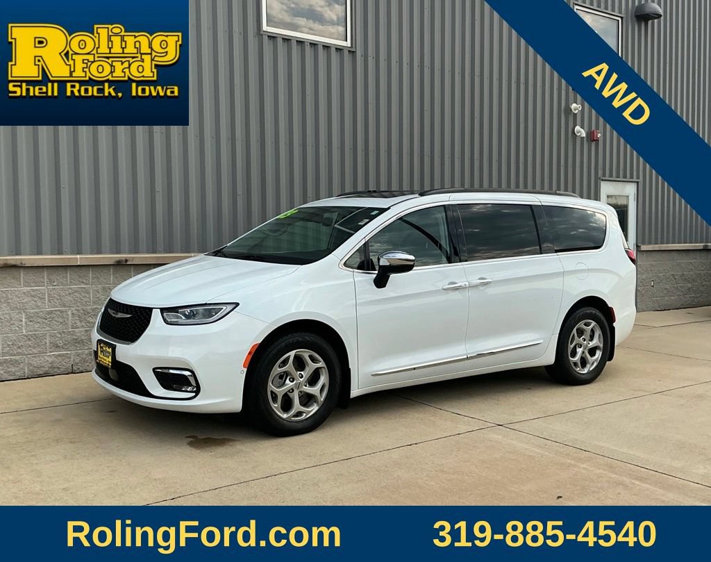 Used 2023 Chrysler Pacifica Limited w/ Uconnect Theater Family Group