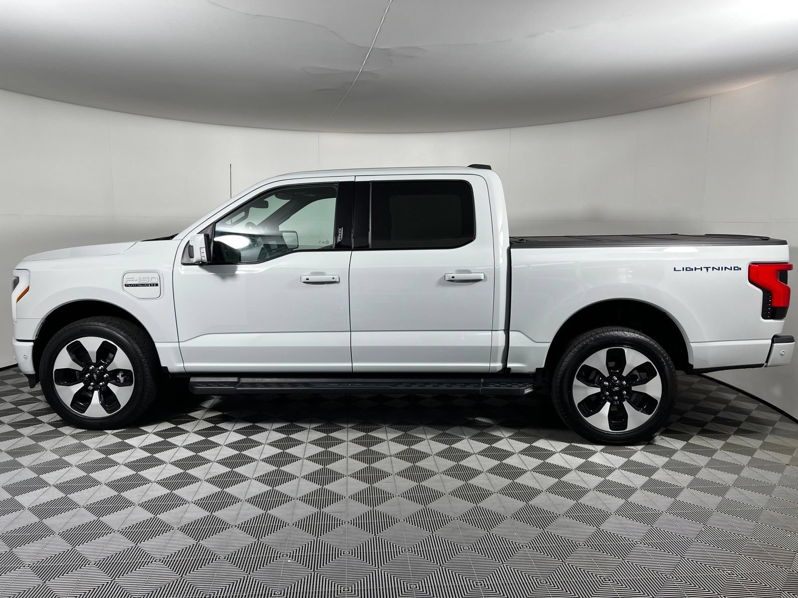 Used 2023 Ford F150 Lightning Platinum AWD/4WD image 8