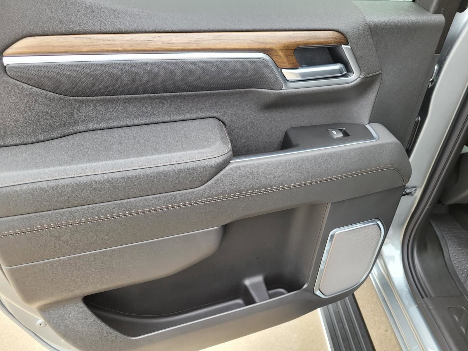New 2026 Chevrolet Silverado 1500 High Country AWD/4WD image 8