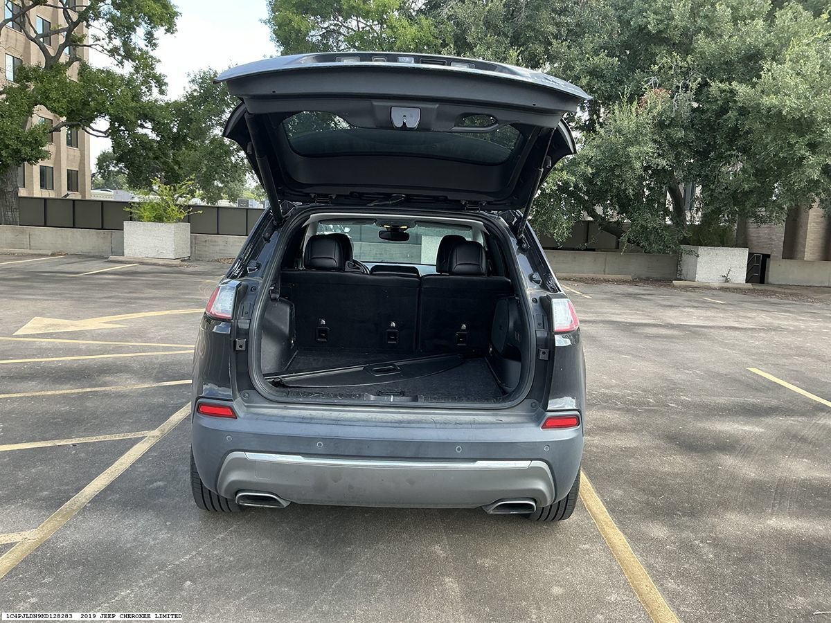 Used 2019 Jeep Cherokee Limited w/ Technology Group FWD image 10