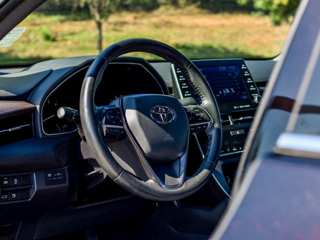 Used 2022 Toyota Avalon XLE w/ Moonroof Package FWD image 8