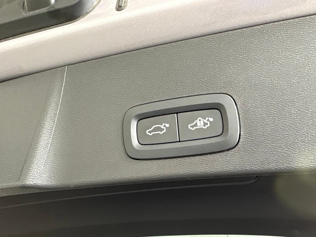 Used 2026 Volvo XC40 B5 Plus AWD/4WD image 23
