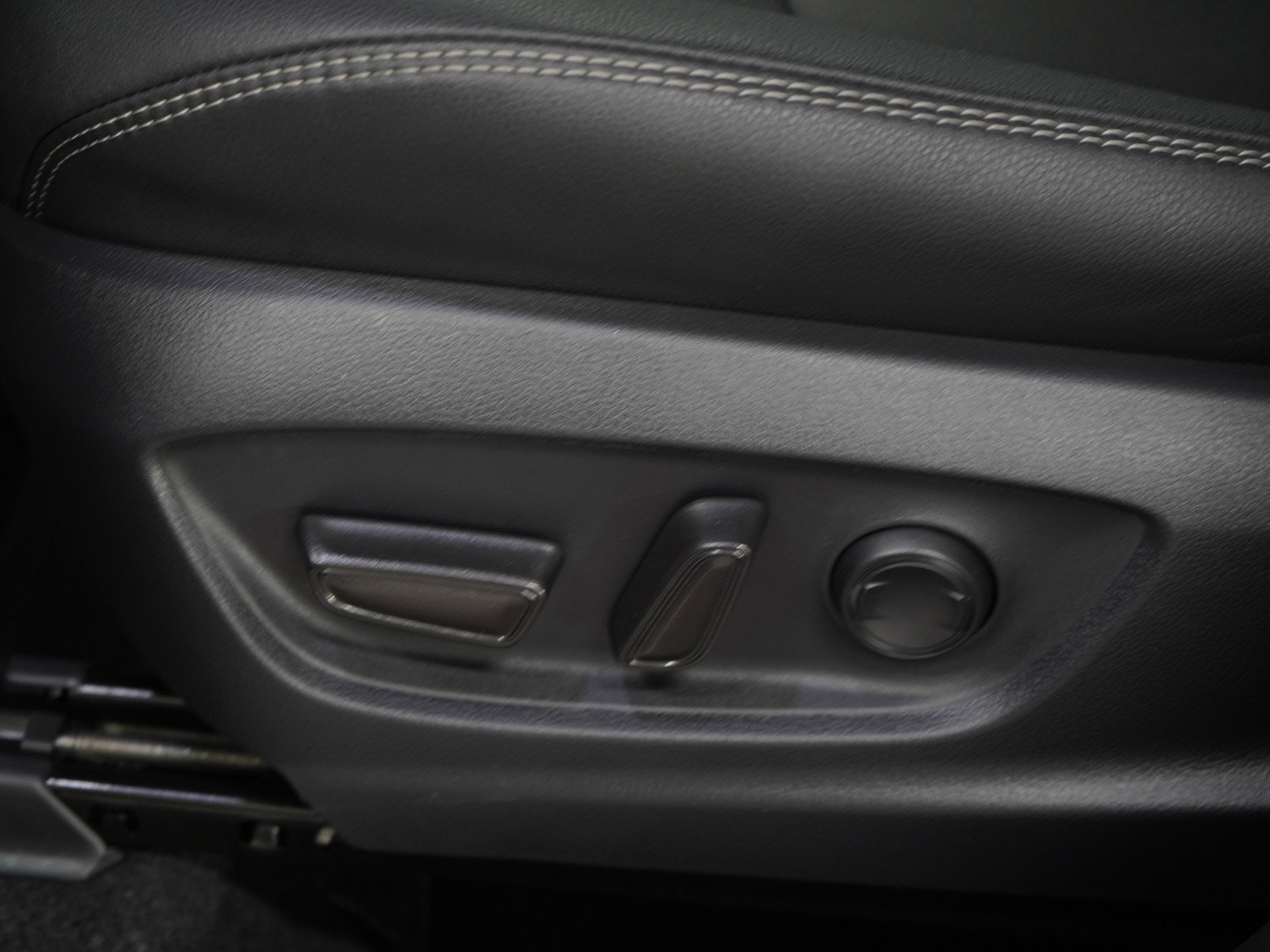 Used 2025 Toyota Corolla Cross XLE w/ Convenience Package AWD/4WD image 24