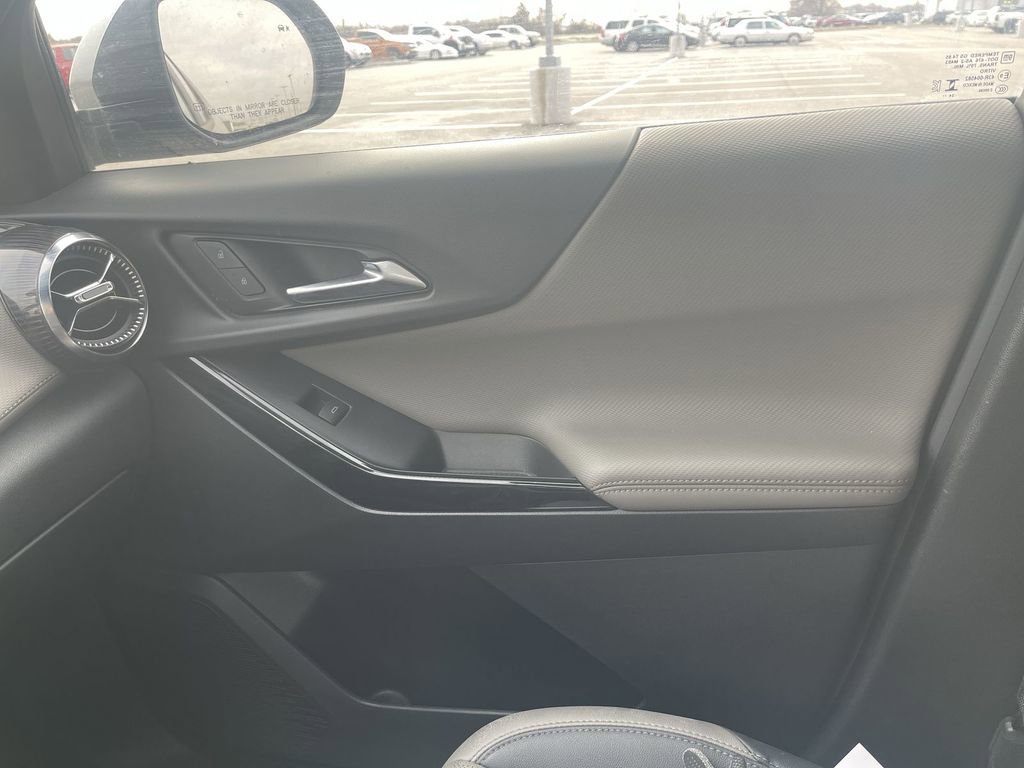 Used 2025 Chevrolet Equinox LT w/ Convenience Package II image 30