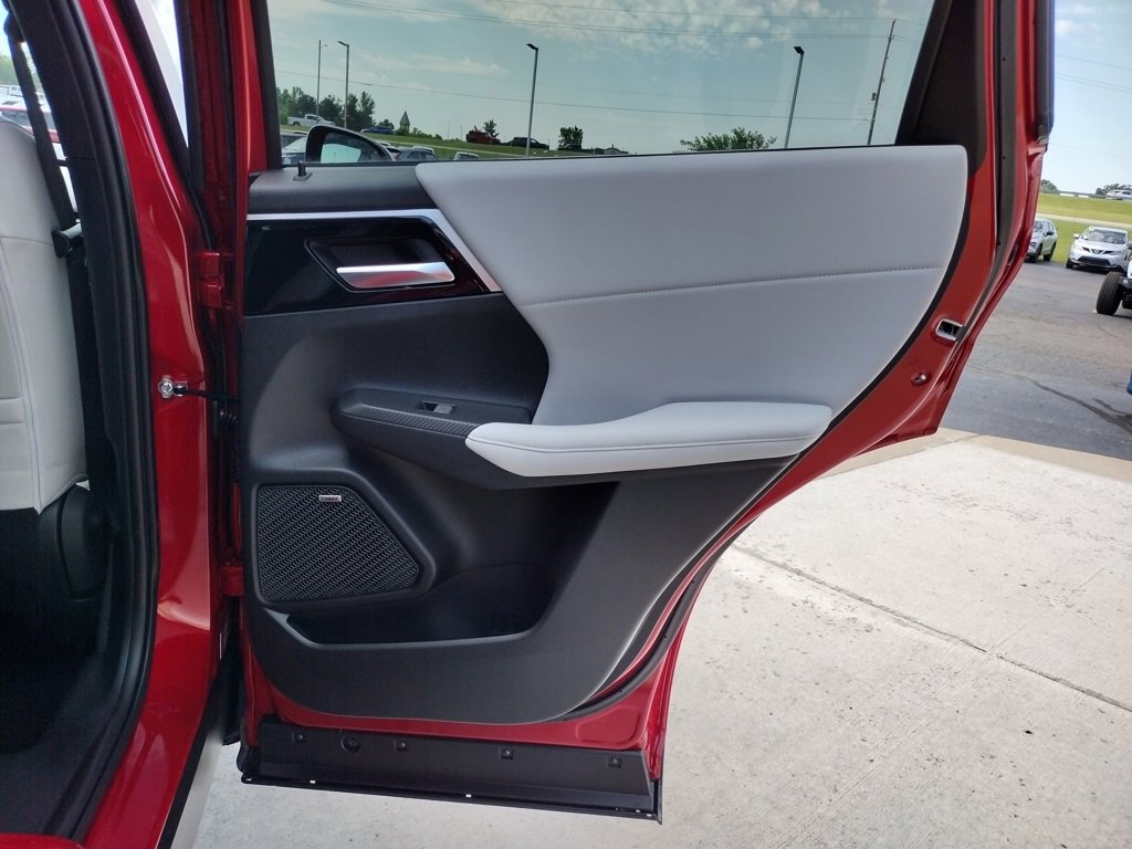 New 2025 Mitsubishi Outlander SE image 30