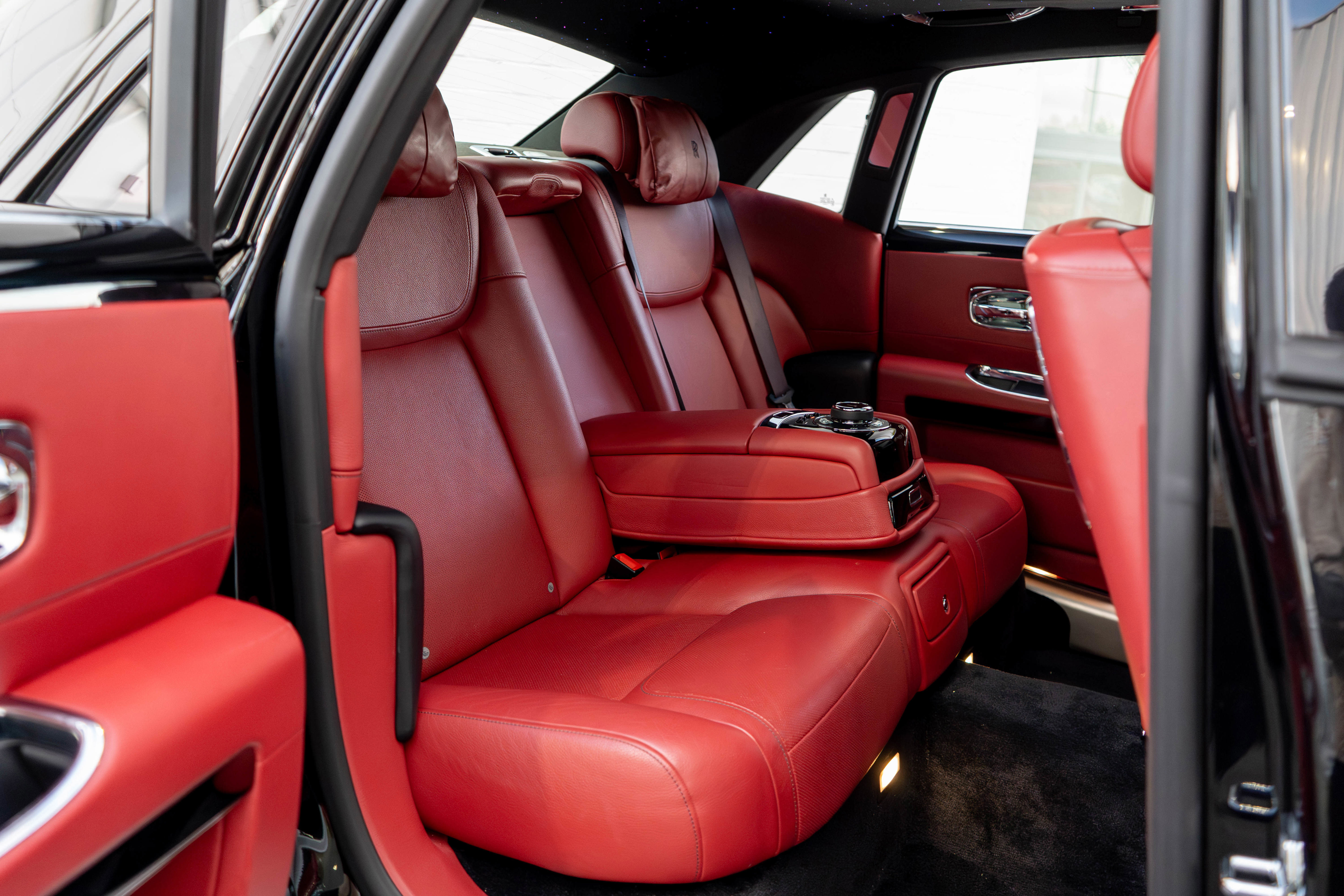 Used 2016 Rolls-Royce Ghost image 37