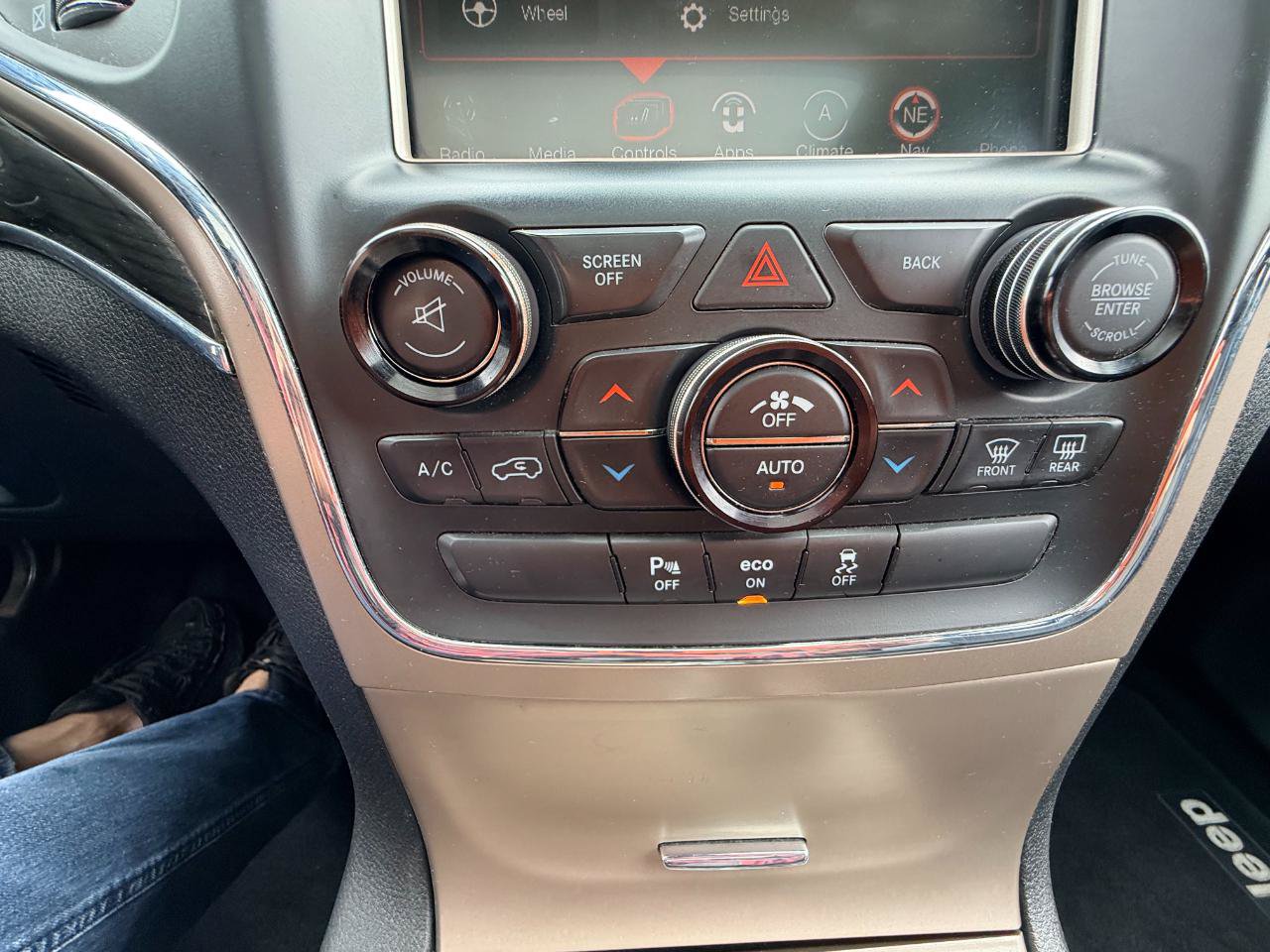 Used 2014 Jeep Grand Cherokee Overland AWD/4WD image 24