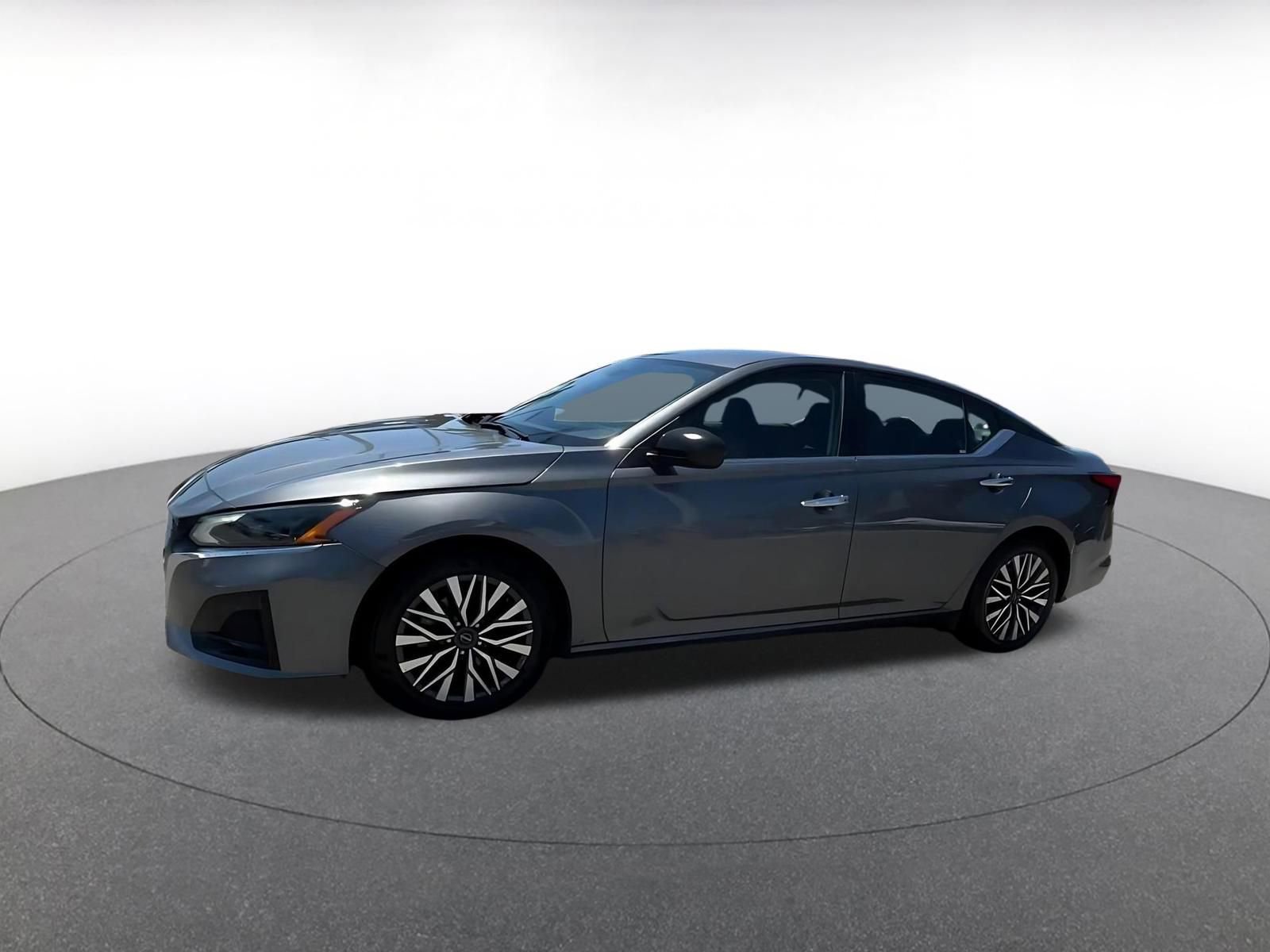 Used 2025 Nissan Altima 2.5 SV FWD image 8