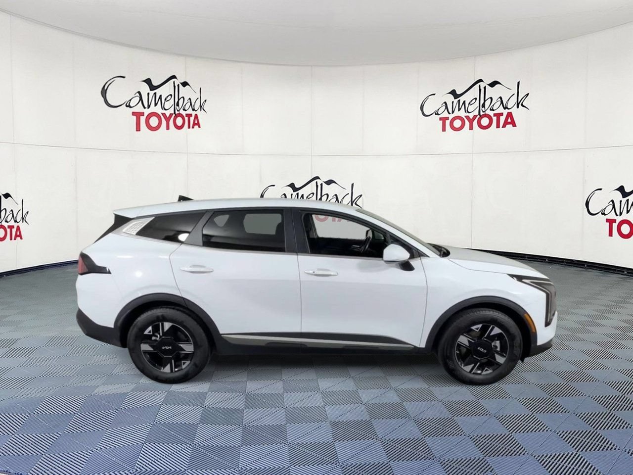 Used 2026 Kia Sportage LX FWD image 4