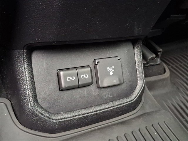 Used 2022 Toyota Highlander Platinum image 13