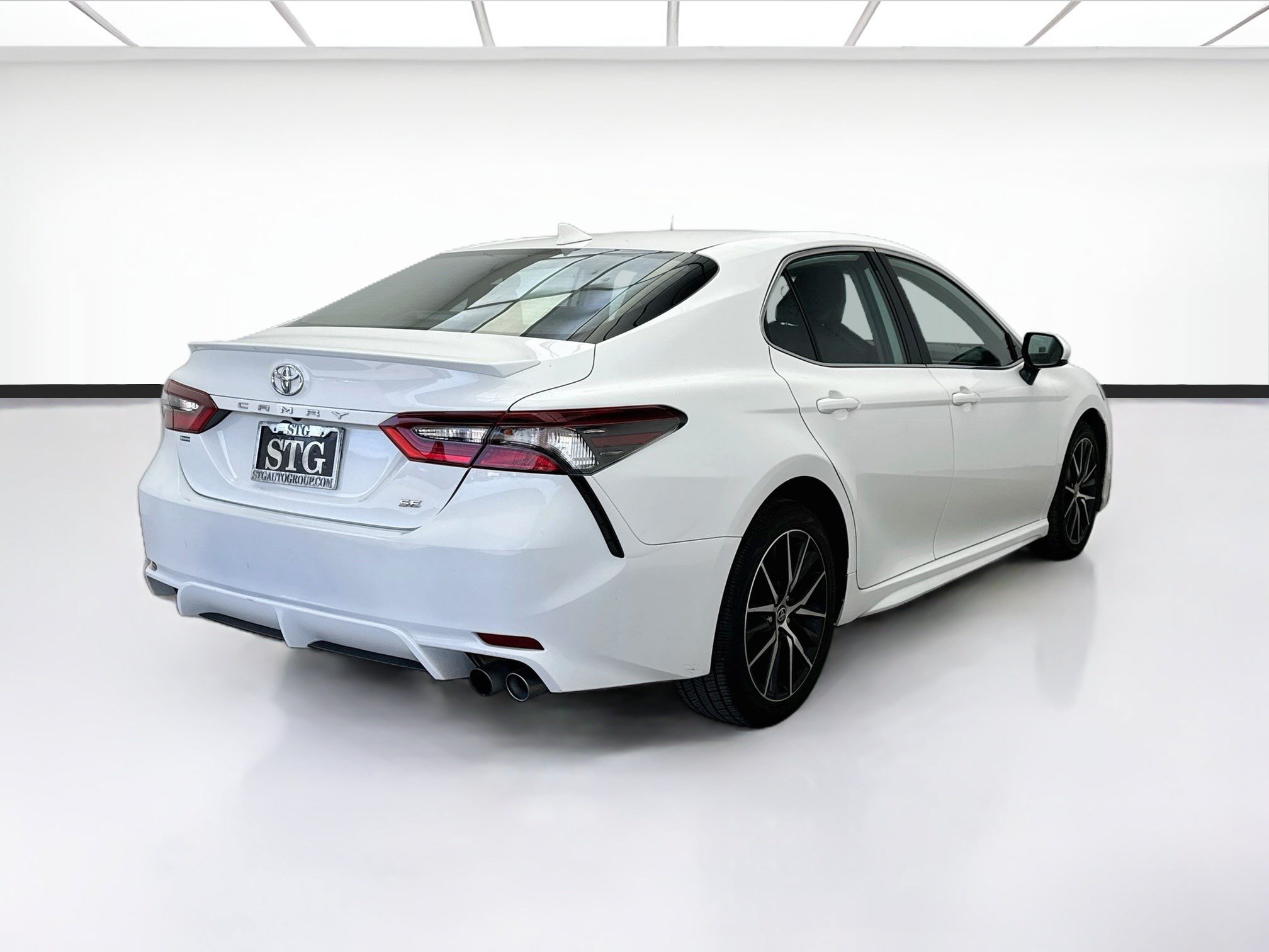 Used 2021 Toyota Camry SE FWD image 4