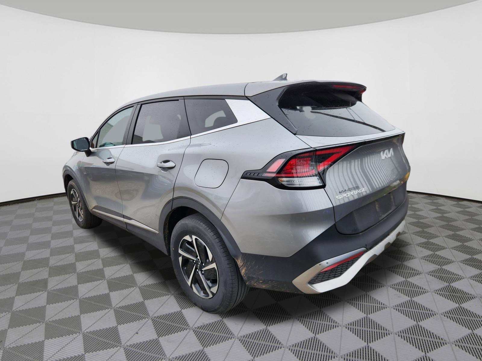 Used 2023 Kia Sportage LX image 3