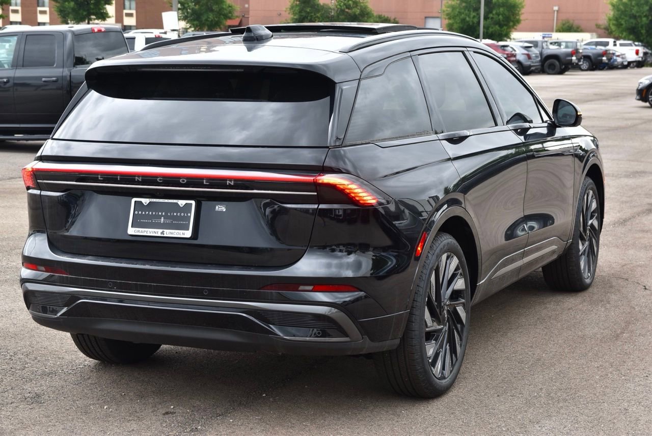 New 2026 Lincoln Nautilus Reserve w/ Jet Appearance Package AWD/4WD image 14