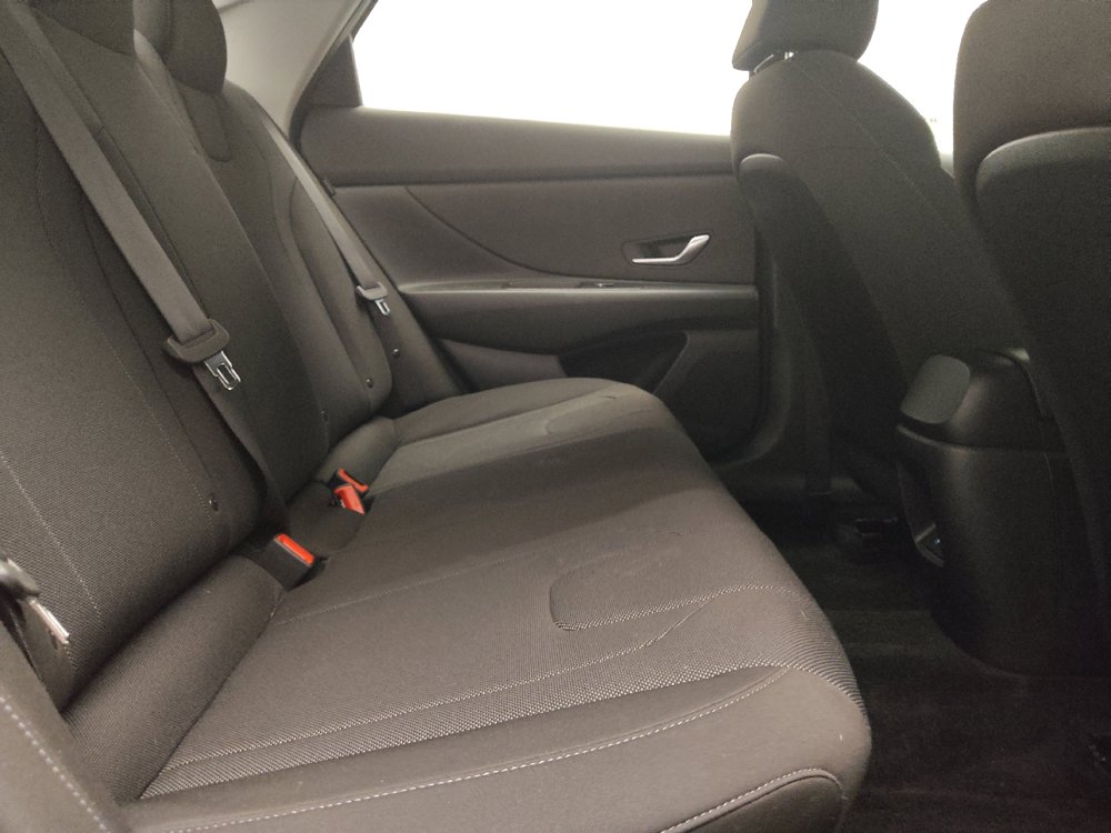 Used 2025 Hyundai Elantra SE FWD image 19
