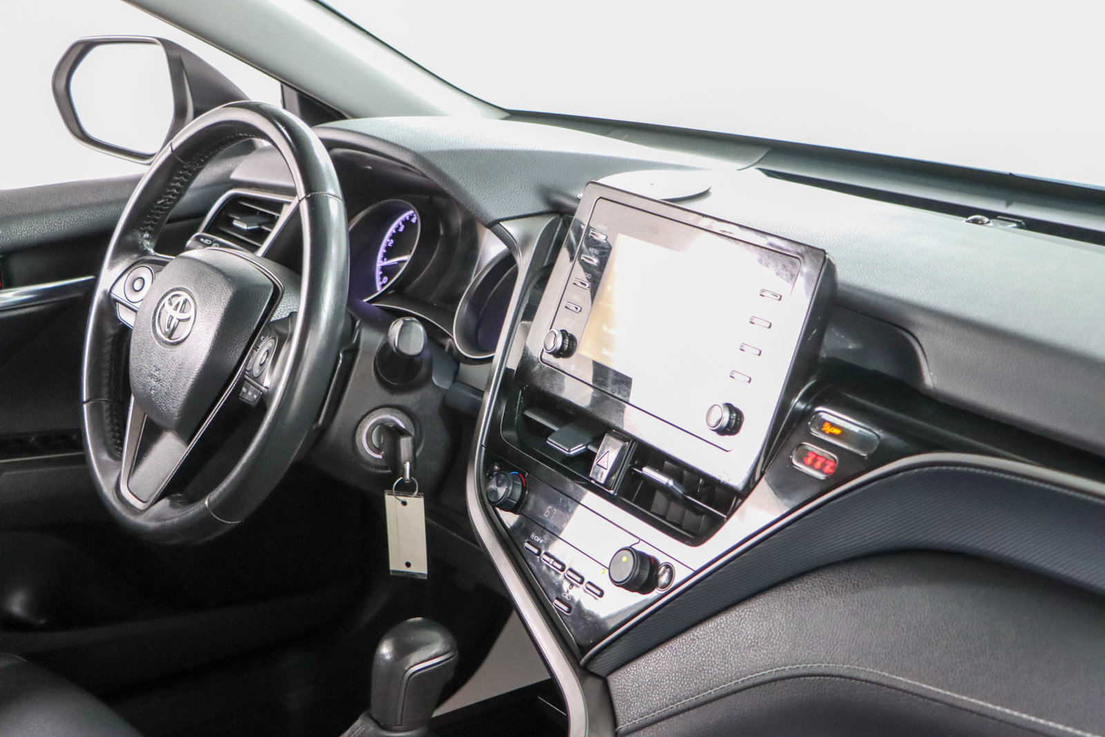 Used 2022 Toyota Camry SE FWD image 25