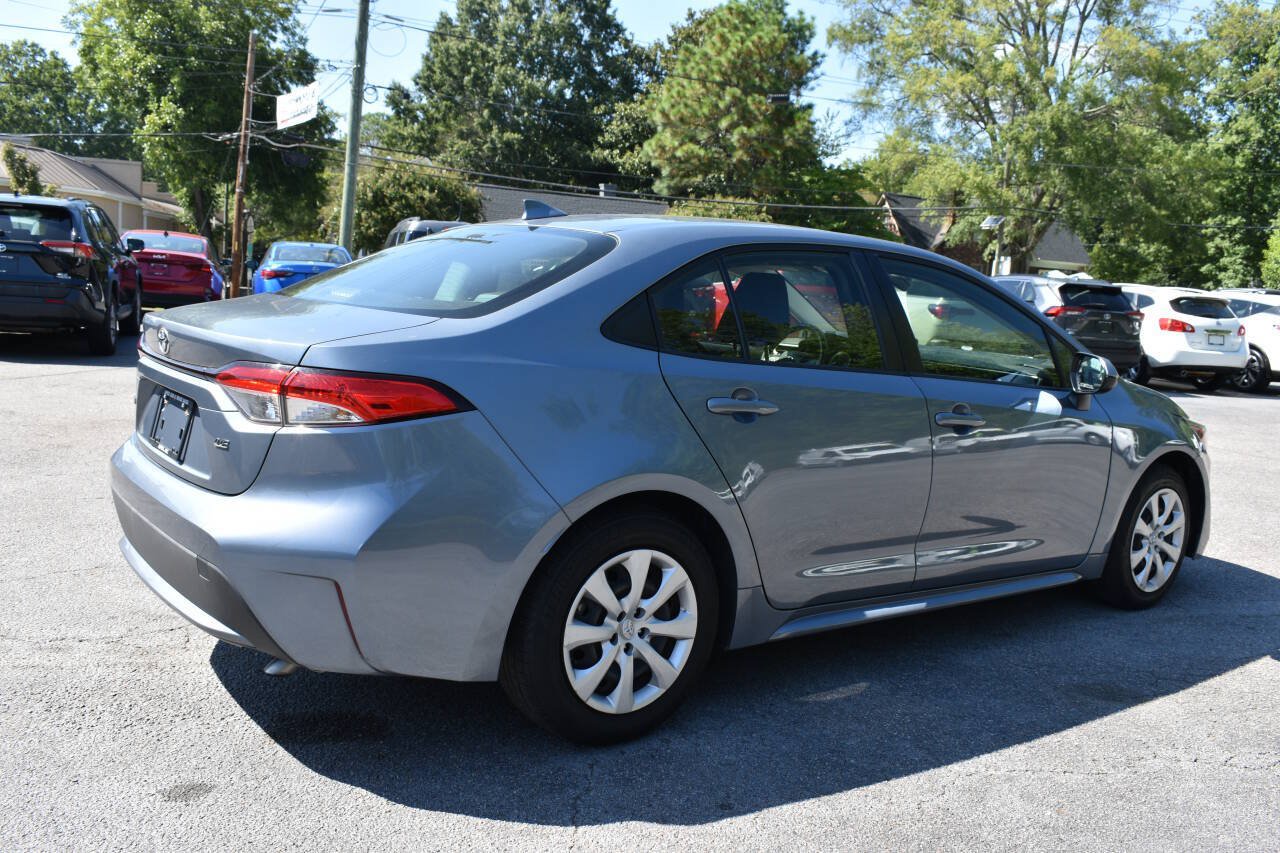 Used 2022 Toyota Corolla LE FWD image 2