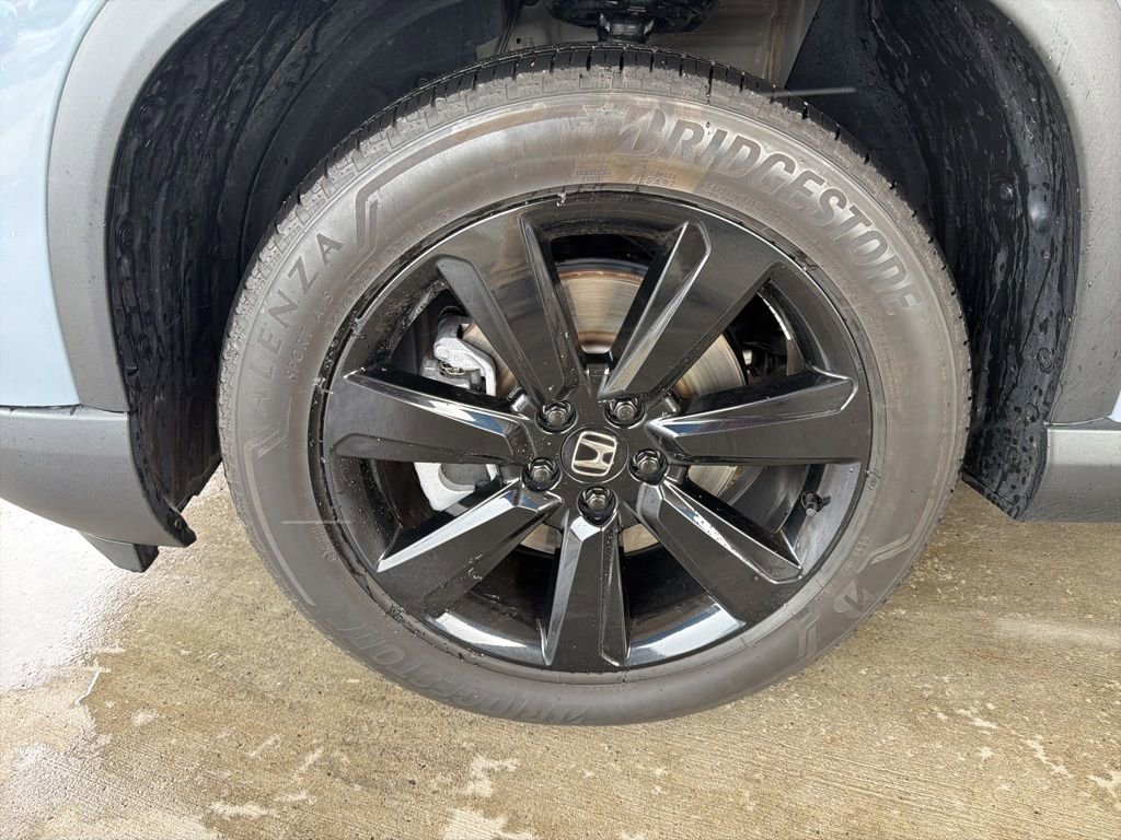 Certified 2025 Honda Pilot Black Edition image 10