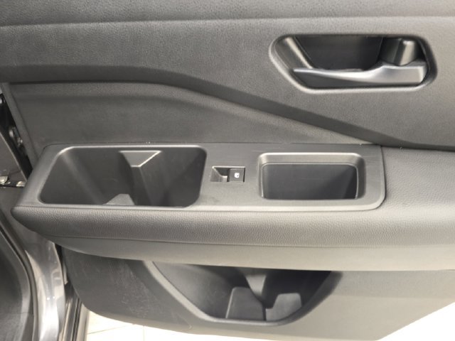 Used 2025 Nissan Pathfinder SV FWD image 15