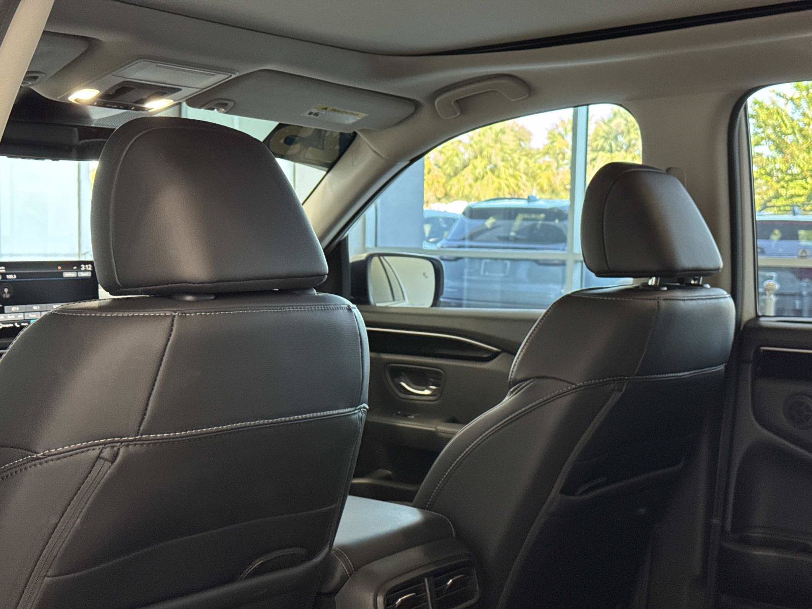 Used 2025 Honda Pilot Touring image 7