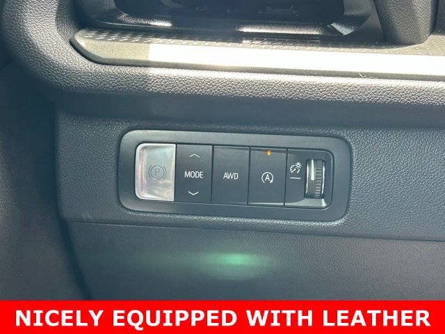 Used 2025 Chevrolet Traverse LT AWD/4WD image 20