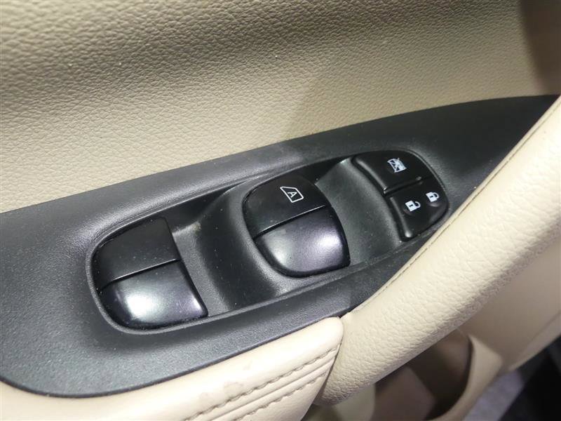 Used 2016 Nissan Rogue SV w/ SV Premium Package image 19