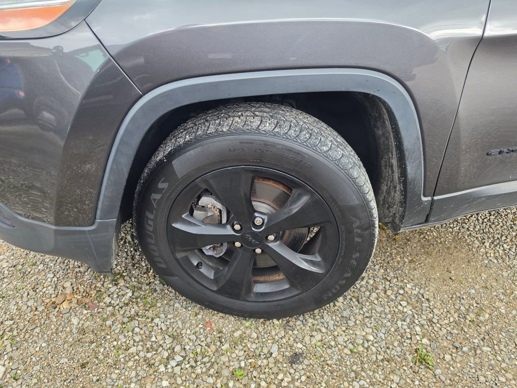 Used 2017 Jeep Cherokee Sport AWD/4WD image 3