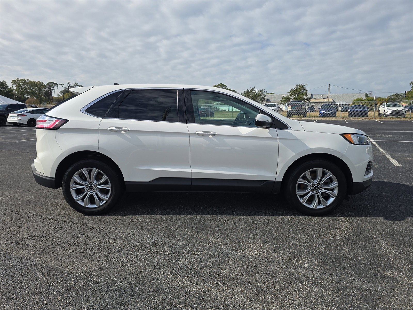 Used 2023 Ford Edge Titanium image 2