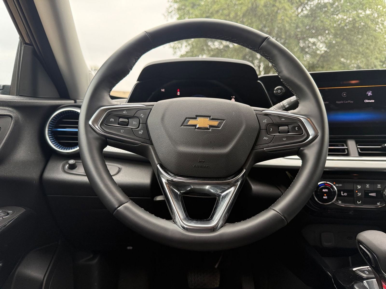 Used 2025 Chevrolet Trax LT w/ LT Convenience Package FWD image 29