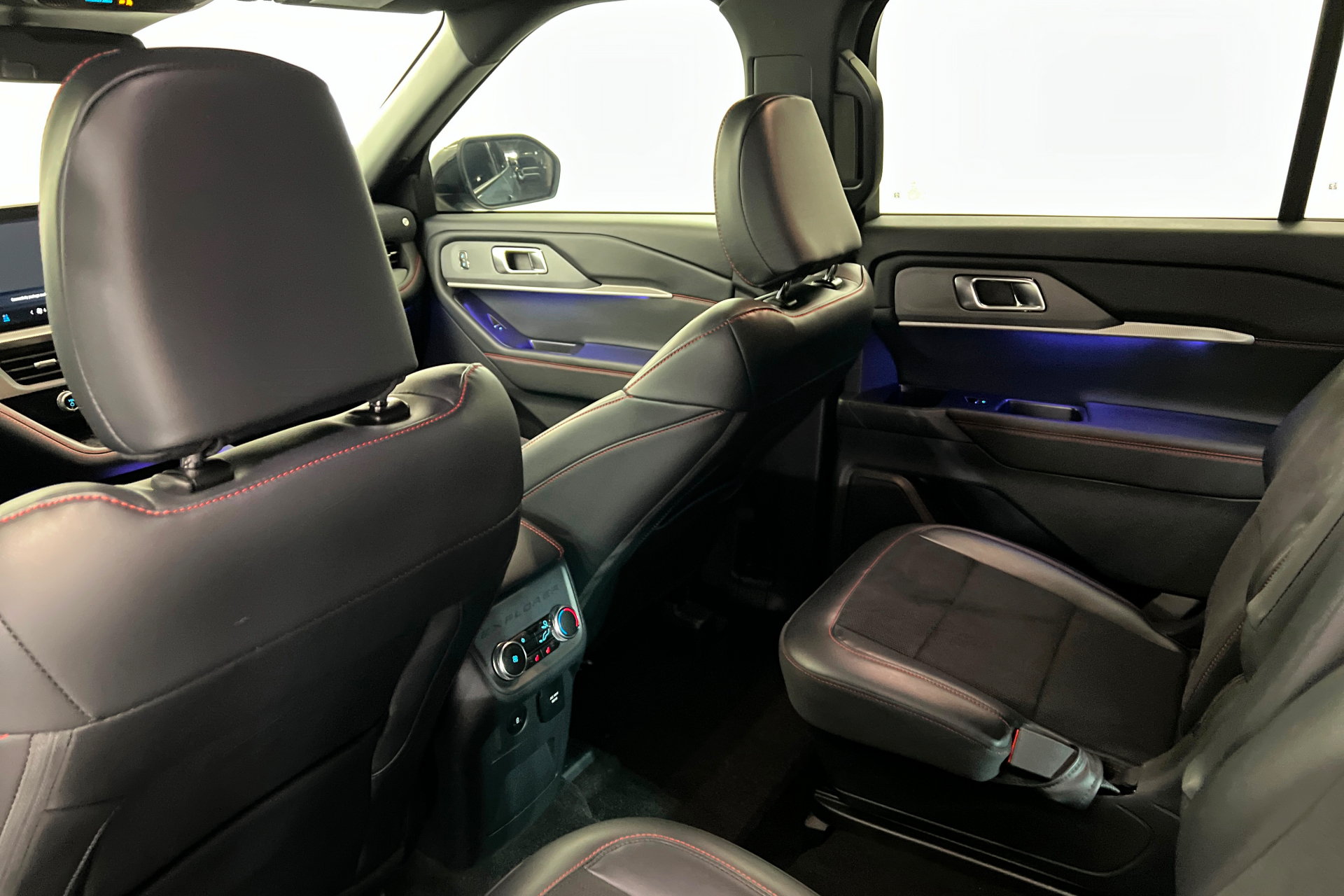 Used 2025 Ford Explorer ST AWD/4WD image 21