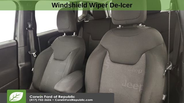 Used 2017 Jeep Renegade Latitude w/ Cold Weather Group image 11