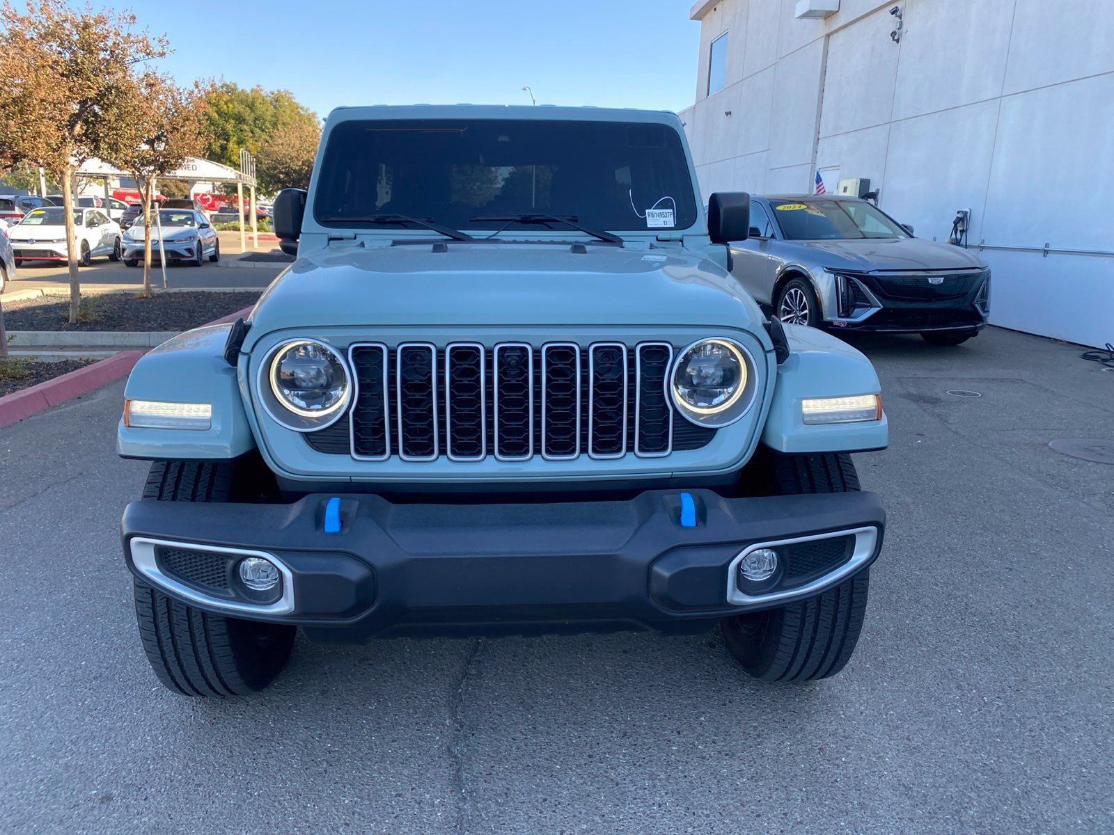 Used 2024 Jeep Wrangler Unlimited Sahara w/ Technology Group AWD/4WD image 3