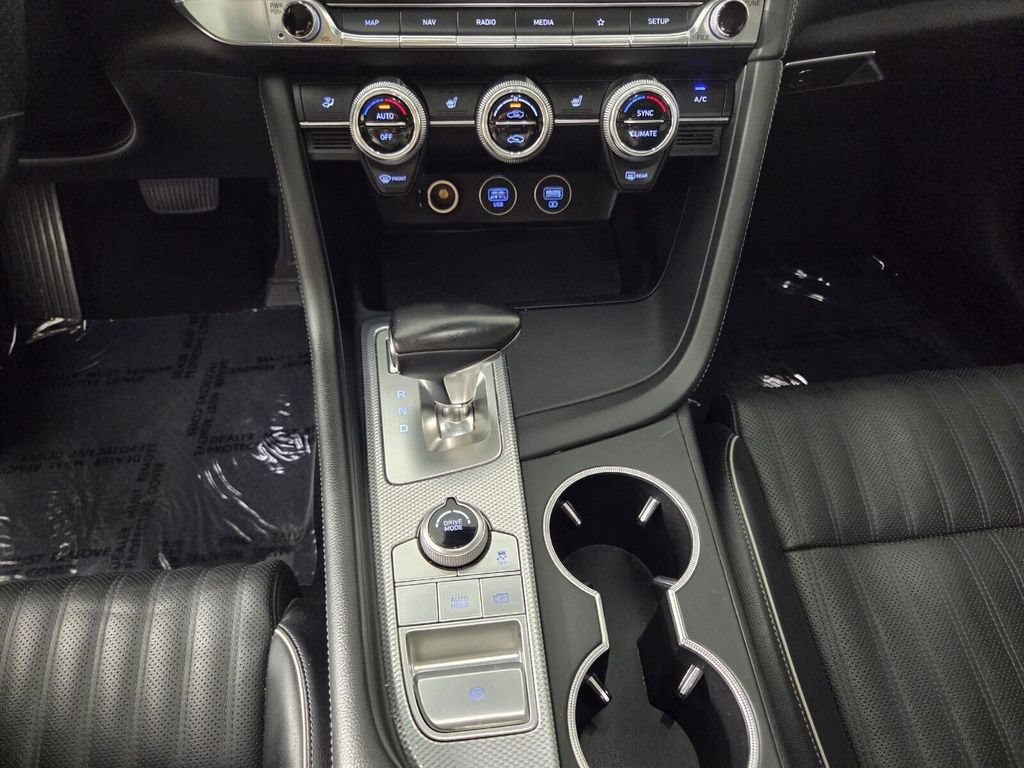 Used 2022 Genesis G70 3.3T RWD image 13