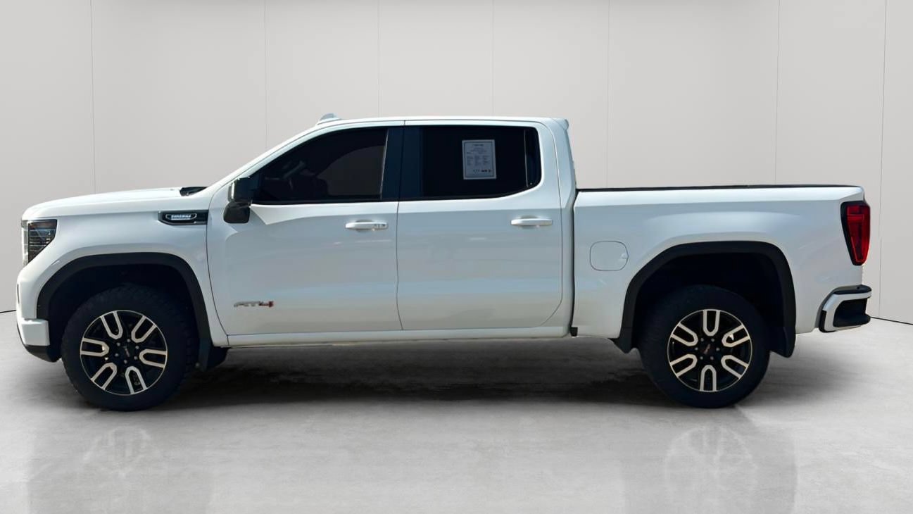 Used 2023 GMC Sierra 1500 AT4 w/ Technology Package AWD/4WD image 9