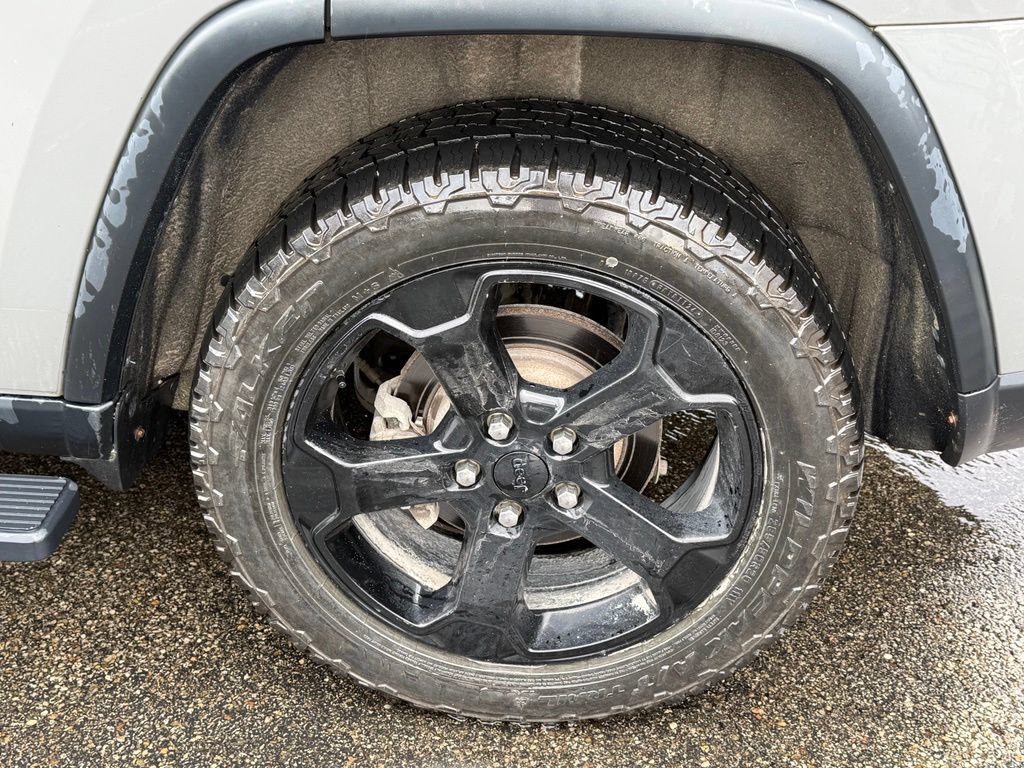 Used 2020 Jeep Grand Cherokee Laredo AWD/4WD image 6
