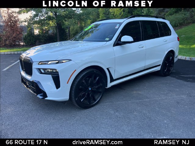 Used 2025 BMW X7 xDrive40i w/ M Sport Package AWD/4WD image 2