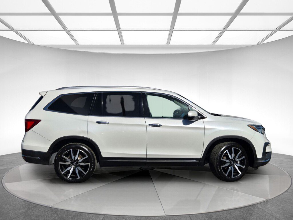 Certified 2022 Honda Pilot Touring image 2