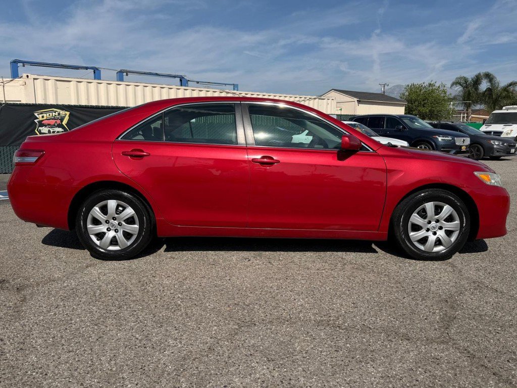 Used 2011 Toyota Camry LE image 4